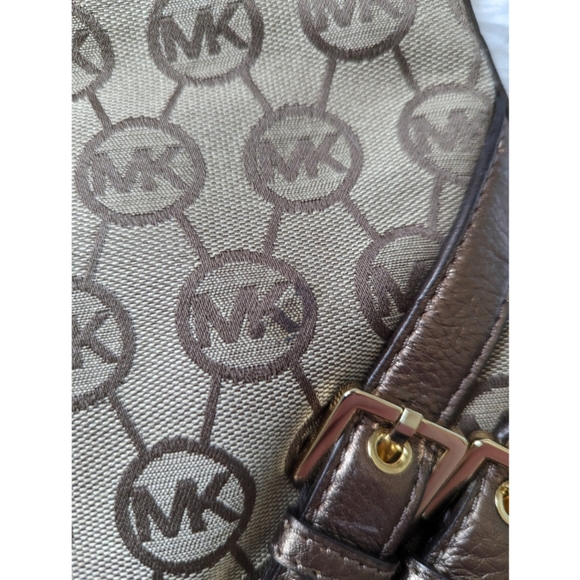 Grayson Convertible | Michael Kors - Picture 6 of 7